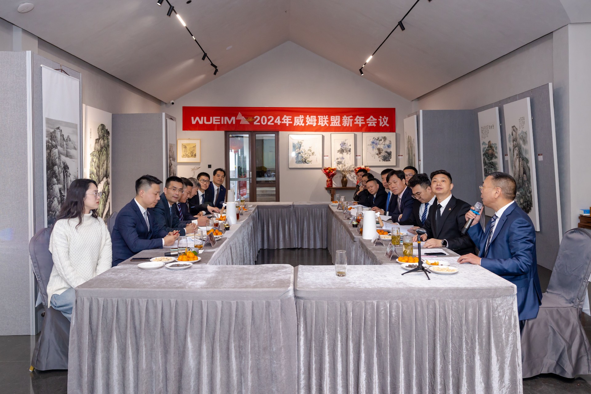 會議中，丁作發(fā)言_看圖王.jpg